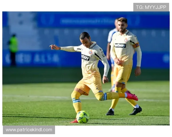 围绕西甲比赛节奏演变解析与现代足球攻防转换趋势观察